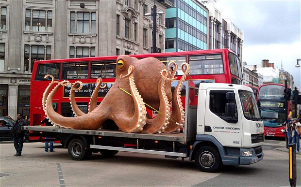 Huge octopus causes travel chaos in central London - PHOTO