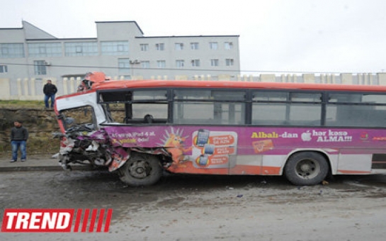 Возбуждено уголовное дело по факту столкновения в Баку двух автобусов
