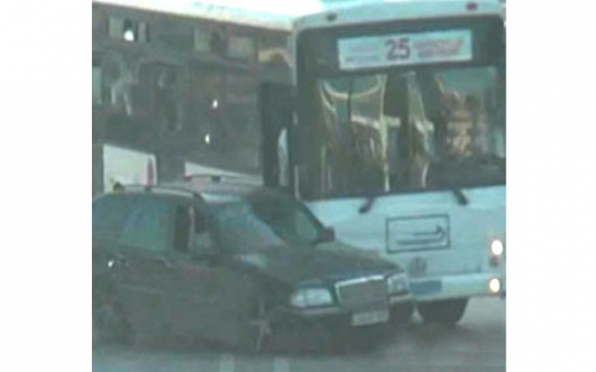 Очередной автобусный беспредел в Баку - ВИДЕО