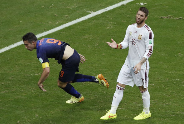 Голландия преподала Испании настоящий футбольный урок - ФОТО+ВИДЕО
