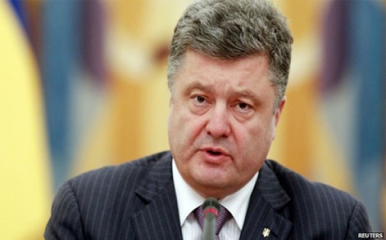 Ukraine's Poroshenko offers unilateral ceasefire