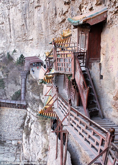 The spectacular Hanging Temple in China - PHOTO