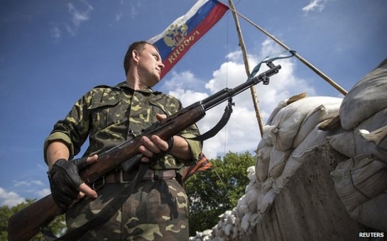 West warns Russia of sanctions amid Ukraine fighting