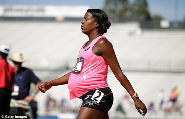 Спортсменка пробежала 800-метровку на позднем сроке беременности –ФОТО