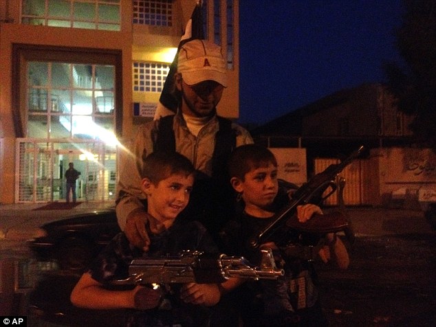 ISIS kidnaps 140 Kurdish schoolboys to make them suicide bombers - PHOTO+VIDEO