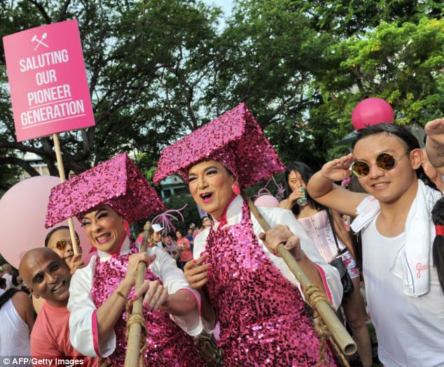 26,000 revellers celebrate gay pride in Singapore - PHOTO