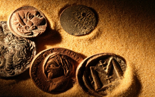 Найдена редкая римская монета с кормящей волчицей