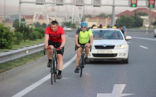 Polşalı rəsmilər Bakıda velosiped sürdülər - FOTO