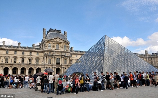 Islamist plot to blow up Eiffel Tower and Louvre foiled