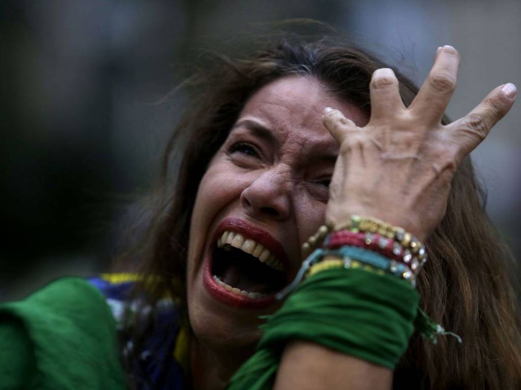 See the heartbreaking reactions of Brazil fans - PHOTO