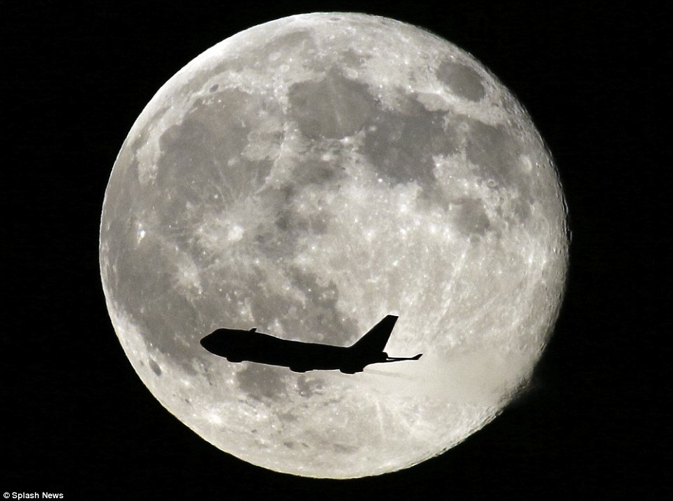 The summer of supermoons arrives - PHOTO
