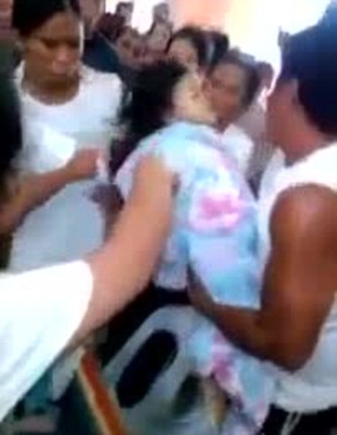 Filipina toddler who woke up at her own funeral Mass is dead again - PHOTO+VIDEO