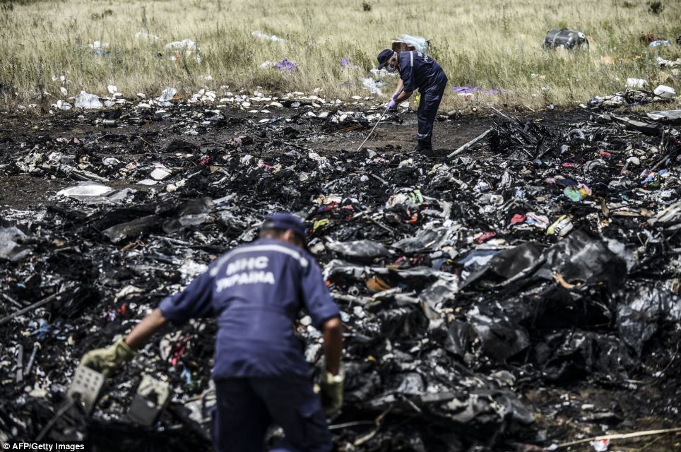 Pro-Russian forces finally agree to hand over MH17 black boxes - PHOTO