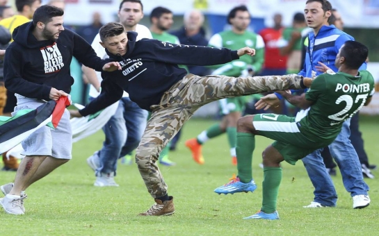 Footballers attacked during 'friendly' match - VIDEO