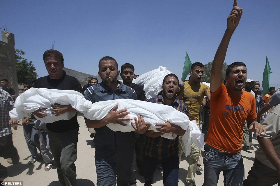 At least 100 Palestinians die in one day - PHOTO