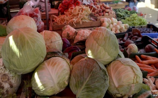 Russia bans Polish fruit and veg amid sanctions war