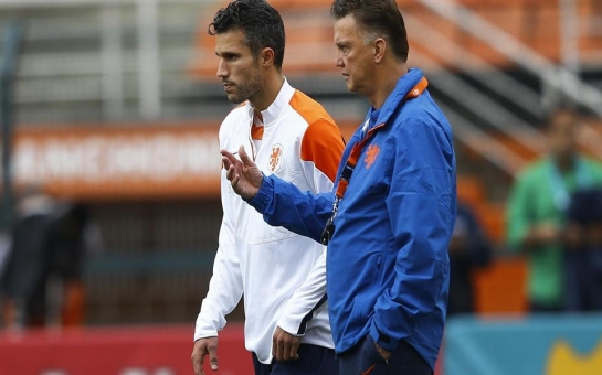 Van Persie to miss start of season