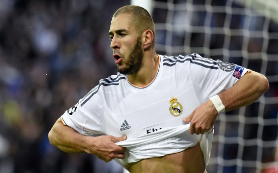 Benzema signs contract extension at Madrid