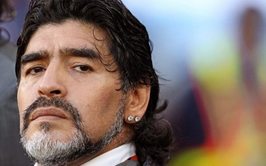 Maradona jurnalisti döydü