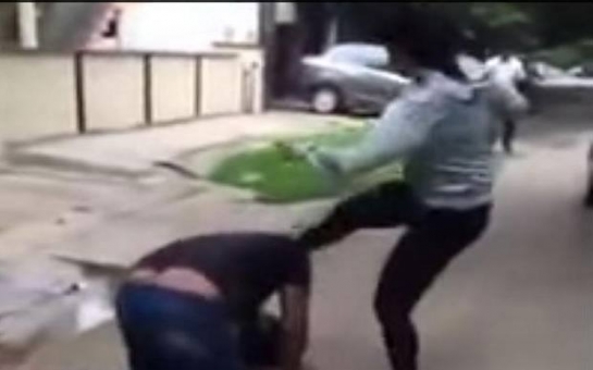 Man sexually harasses woman, woman chases man down and gets her revenge - VIDEO