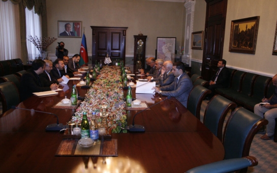 SOCAR head meets Iranian minister in Baku