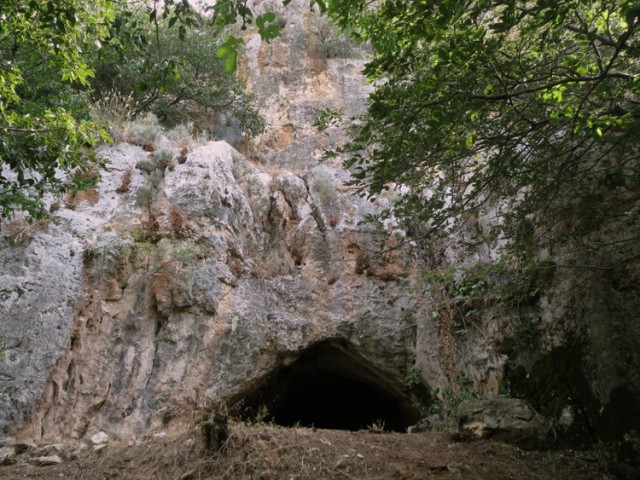 Armenians carry out illegal excavations at Azikh Cave - PHOTO