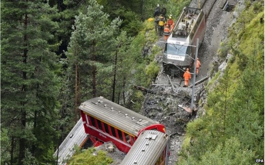 Swiss train derailed in landslide - VIDEO