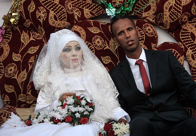 UN pays for Palestinian couple to tie the knot and even help with their honeymoon - PHOTO