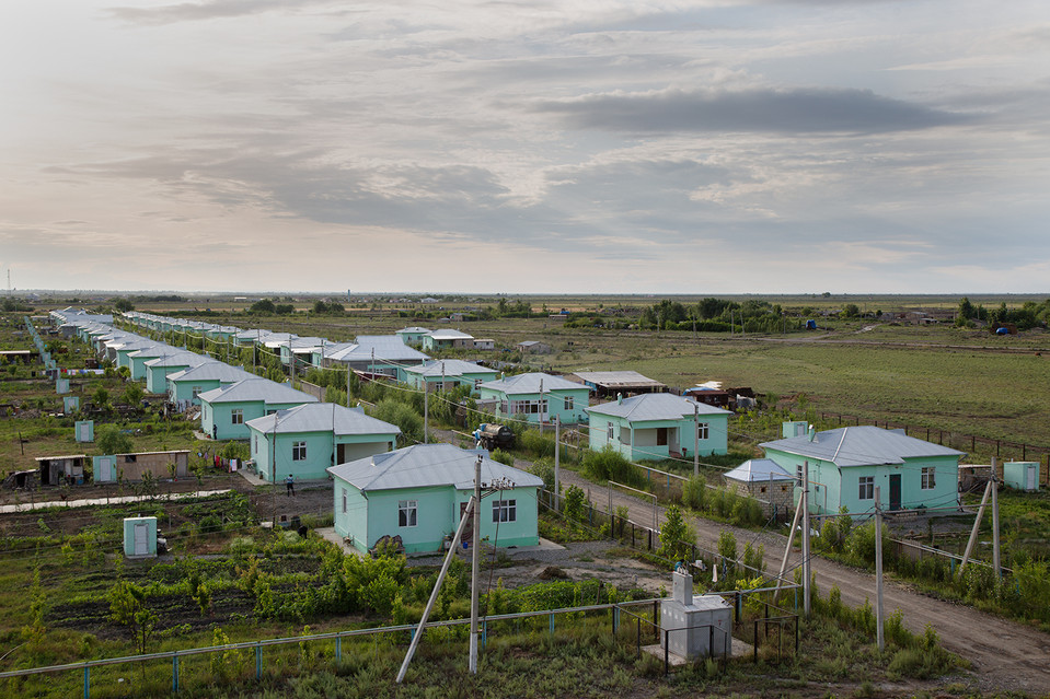 Searching for Home: Ed Kashi’s Photos of IDPs in Azerbaijan - Wall Street Journal