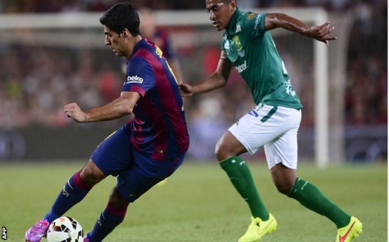 Luis Suarez makes debut in friendly at Nou Camp