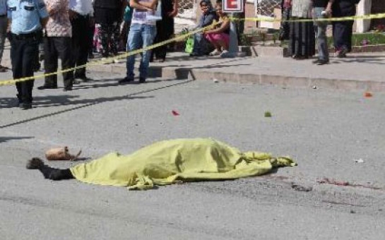 Avtobusdan yıxılan sərnişin öldü - Bakıda