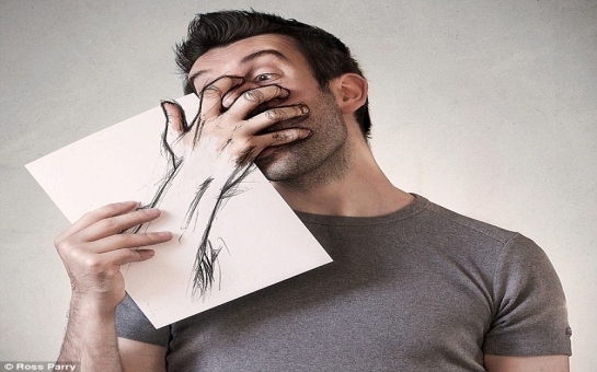 The artist who brings his self-portraits to life - PHOTO+VIDEO