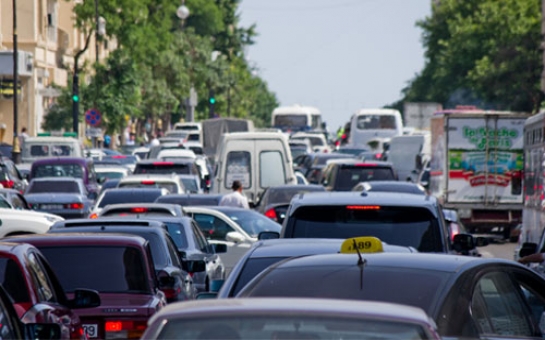 В северной части Баку образовалась большая пробка