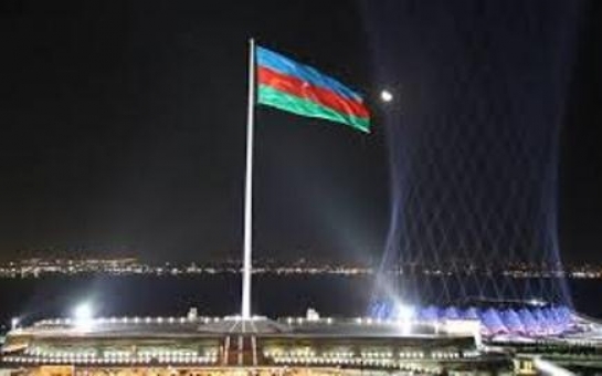 В столице Азербайджана вновь спустят Государственный флаг