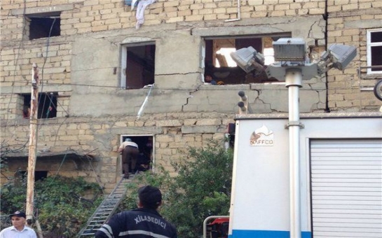 В Хырдалане освобождается часть здания, в котором произошел взрыв