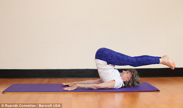 The world's oldest yoga teacher - PHOTO+VIDEO