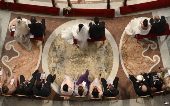 Pope marries 20 cohabiting couples in sign of papacy shift