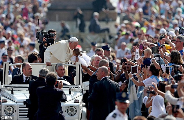 Pope at risk of assassination by ISIS during visits to Albania and Turkey - PHOTO