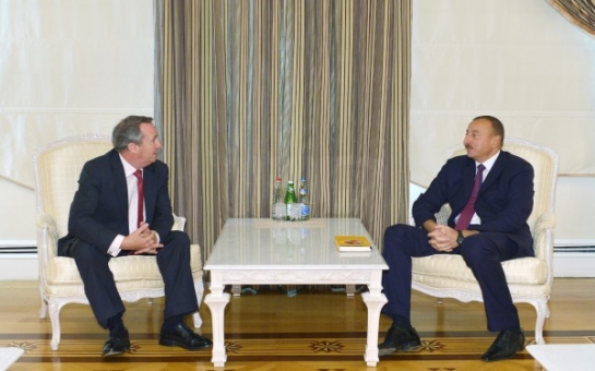 Aliyev receives UK ex-secretary of state for defence Fox