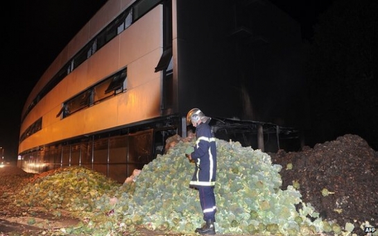 French farmers torch tax office in Brittany protest