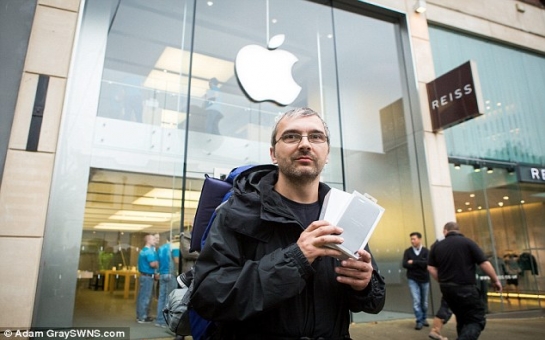 Husband queues for 44 hours to buy new iPhone to win back wife