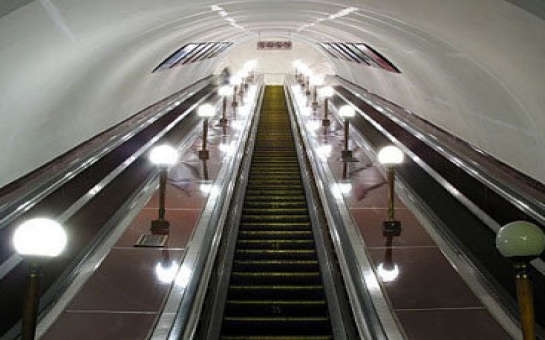 На четырех станциях Бакинского метро будут установлены эскалаторы