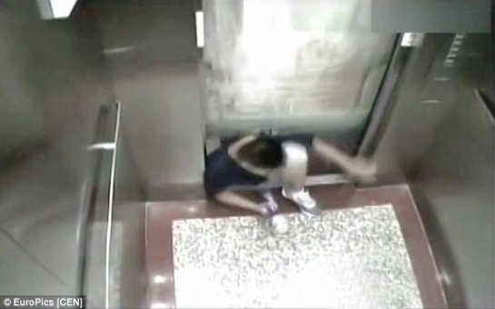 Crushed to death by an elevator - PHOTO