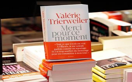 Книга журналистки о ее связях с Олландом сделала богаче президента