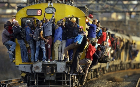 Incredible images capture rush hour around the globe - PHOTO