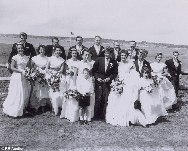 Never-before-seen wedding photos of John F. Kennedy and Jackie - PHOTO
