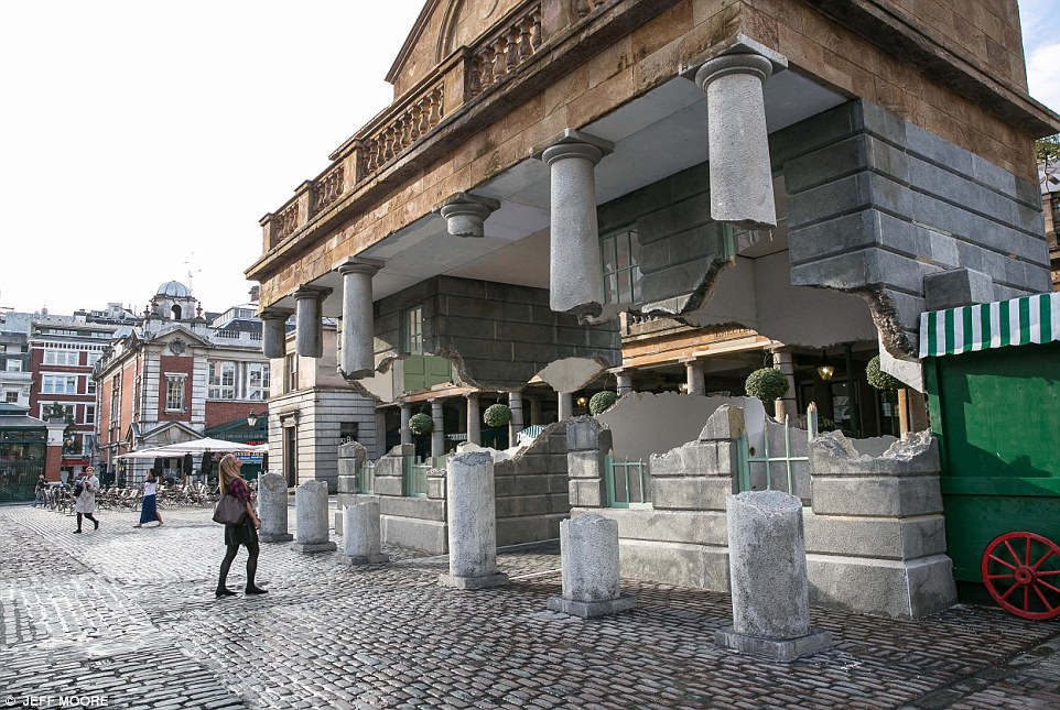 The floating market of Covent Garden - PHOTO