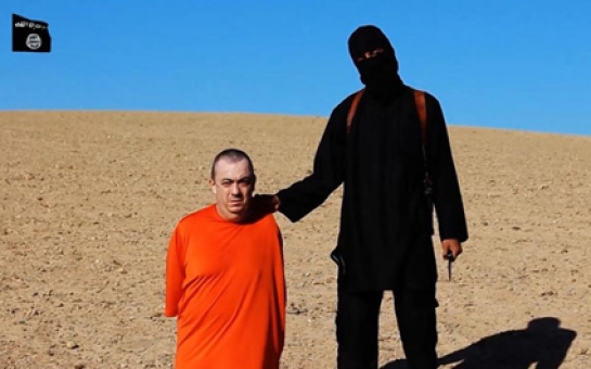 İŞİD daha bir başkəsmə anını yayımladı - Şok video