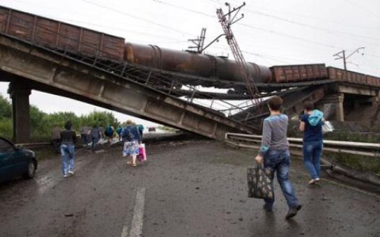 Порошенко: Инфраструктура Донбасса разрушена на 50%