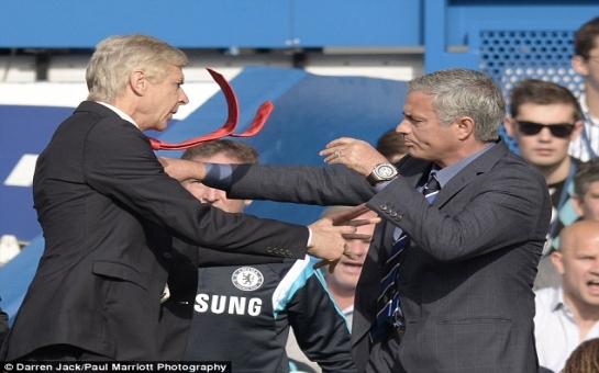 Wenger apologises for 'regrettable' touchline clash with Jose Mourinho - VIDEO